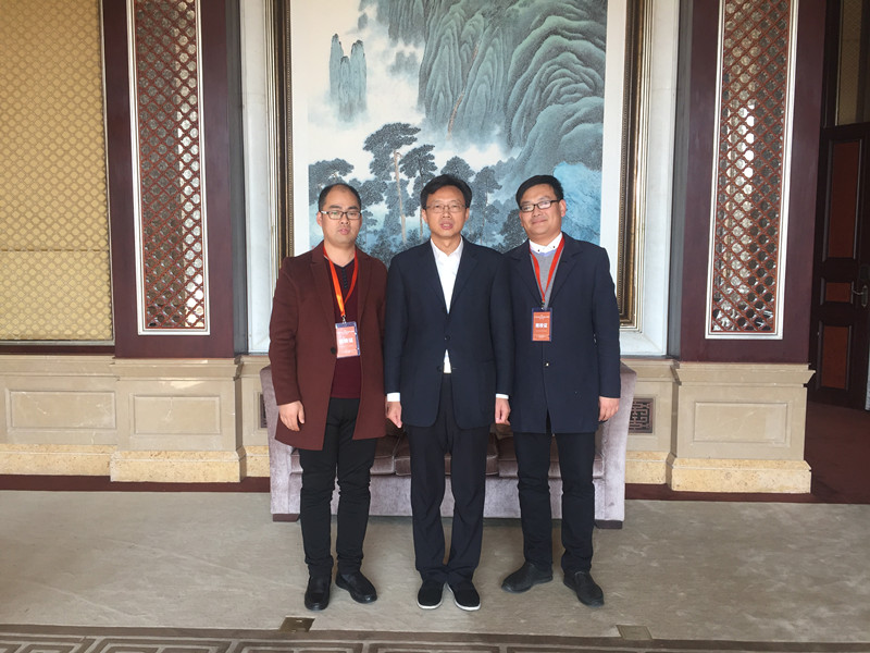 我校教师与教育部高教司理工处吴爱华处长交流后合影留念_副本.jpg