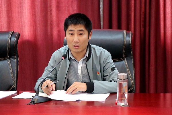 3--支部书记王振汇报学习体会.jpg