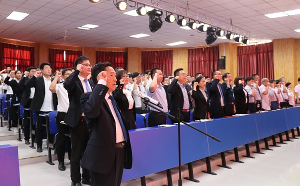 5.重温入党誓词.jpg