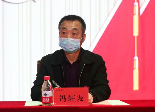 河南省委高校工委、省教育厅组织干部处处长冯轩友宣读任职决定.jpg