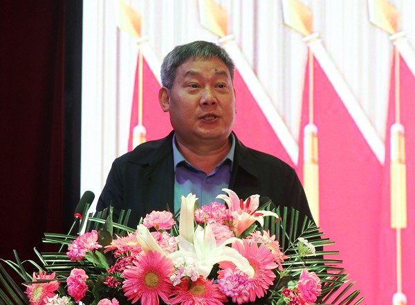 新任党委书记刘根成做表态发言.jpg