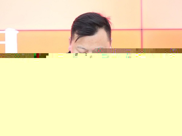3.副校长、党委副书记张宇宣读文件.jpg