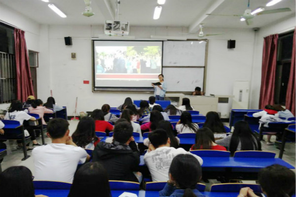 7.4主题政治学习_meitu_8.jpg