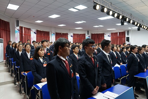 6全体与会人员唱《团歌》.jpg