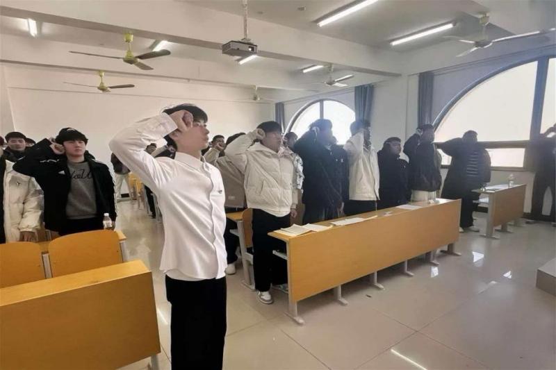 入党宣誓.jpg 入党宣誓.jpg