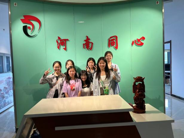 学生走进企业1