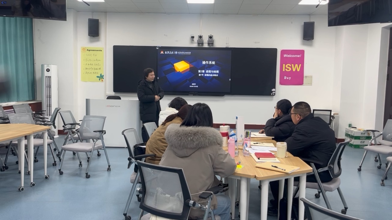 图片包含 室内, 桌子, 椅子, 房间

AI 生成的内容可能不正确。