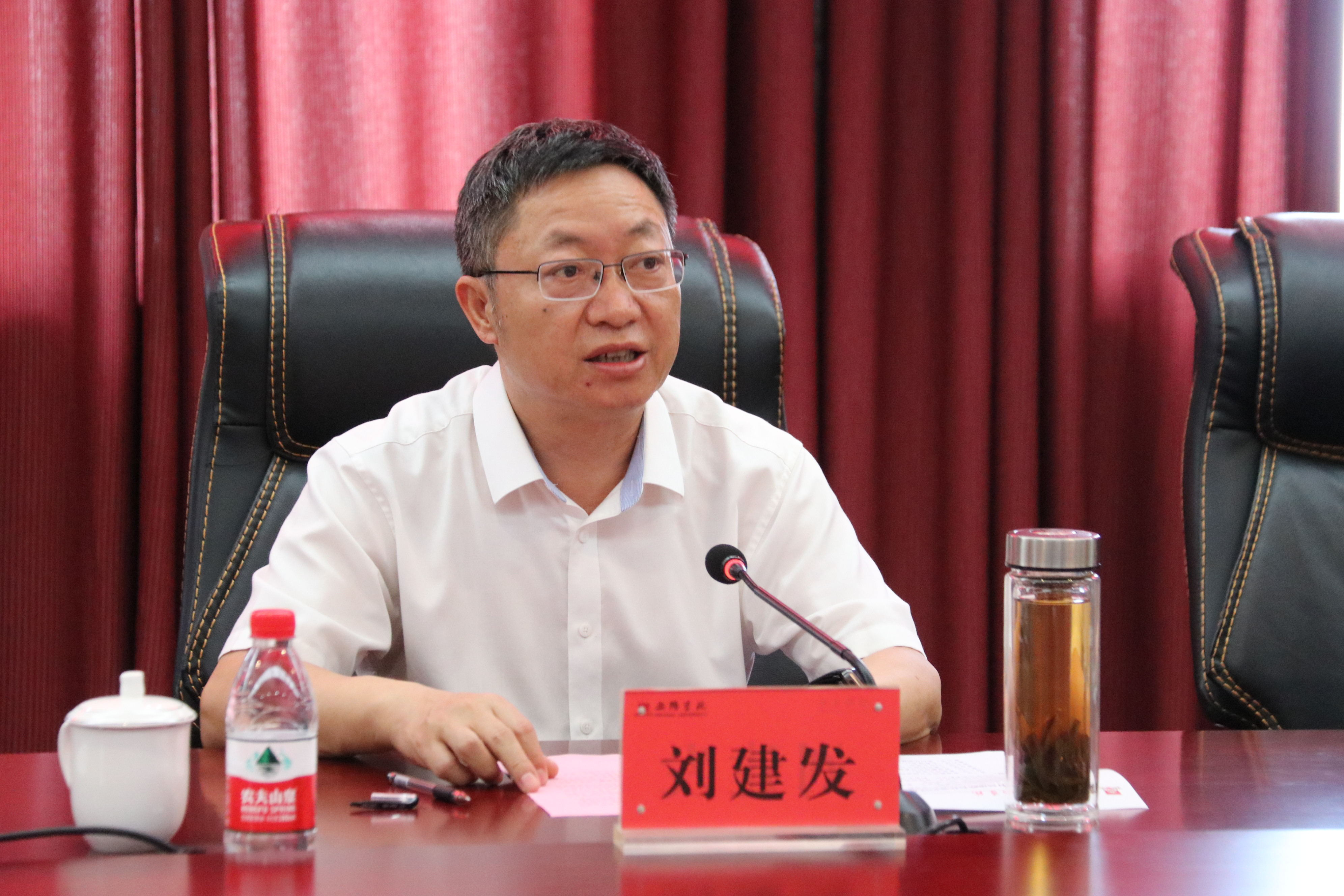 安阳市副市长刘建发讲话.png 安阳市副市长刘建发讲话.png