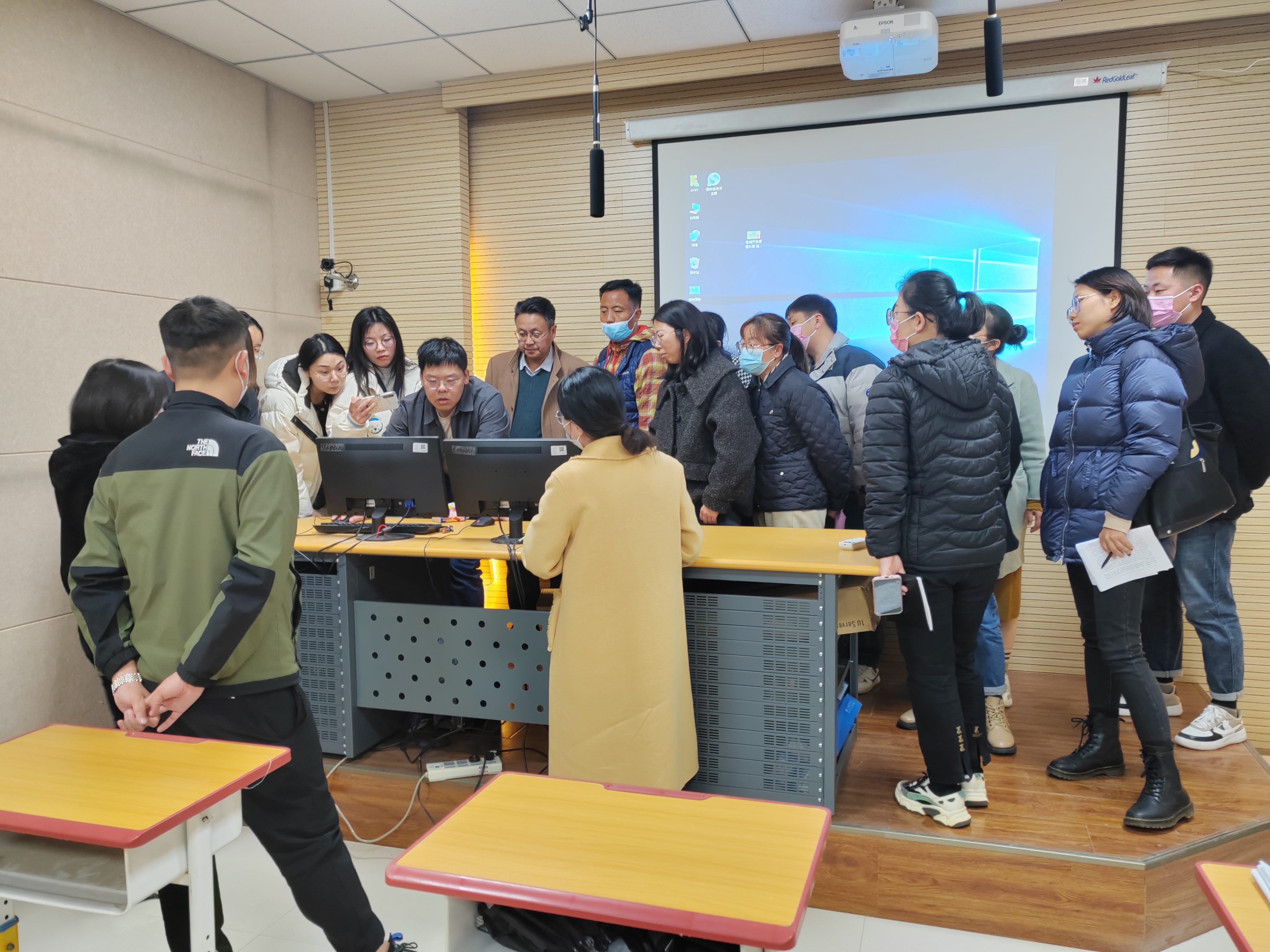 精品课培训交流会图3.jpg