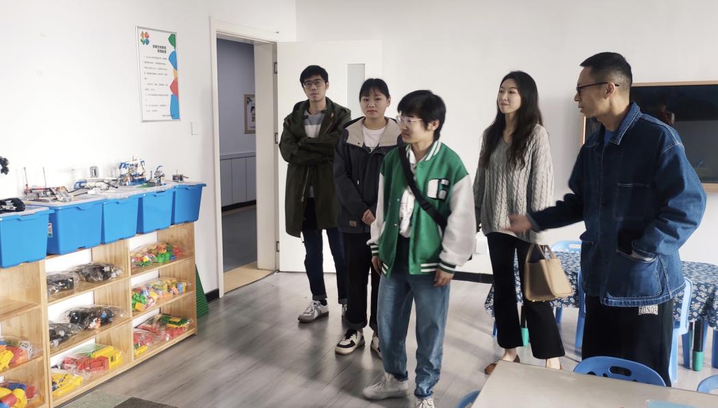 参观新都城幼儿园美术教具工作室