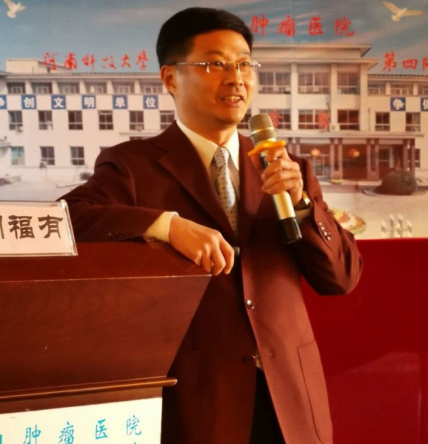 5.肿瘤医院党委书记、工会主席周福有做《健康讲座》报告.jpg