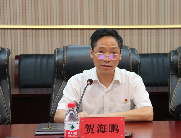 4 党委书记、校长贺海鹏汇报我校学习宣传贯彻省委十届六次全会暨省委工作会议精神情况.jpg