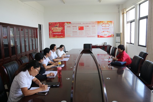 7.督查组与我校教师代表开展座谈和交流.JPG