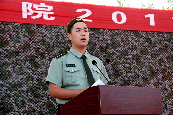 8.2018级文学与传媒学院播音与主持专业窦立衡同学发言.jpg