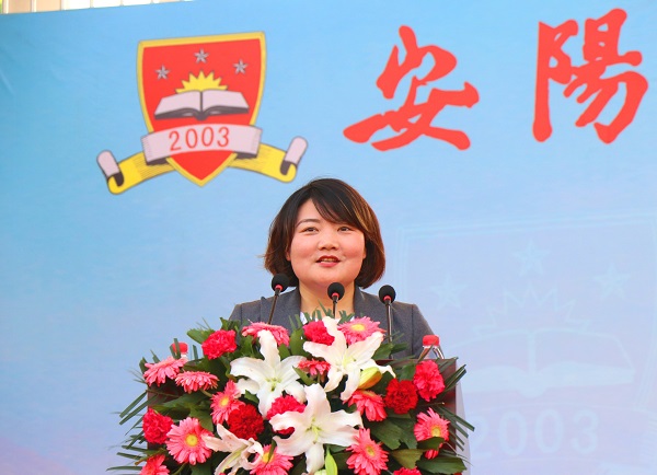 3.党委副书记、副校长张怀文宣布运动会开幕.jpg