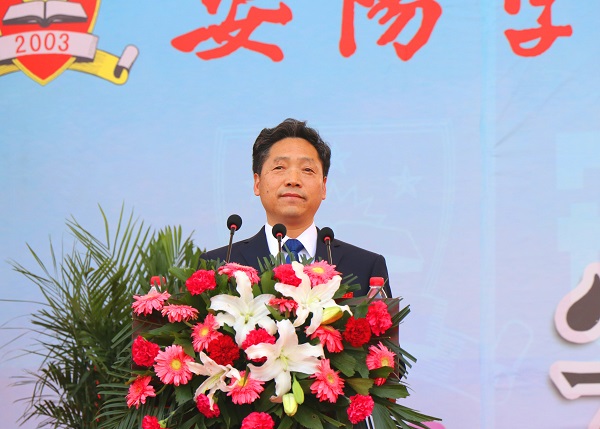2.党委书记、校长贺海鹏致辞.jpg