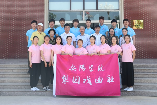 与会师生合影.jpg