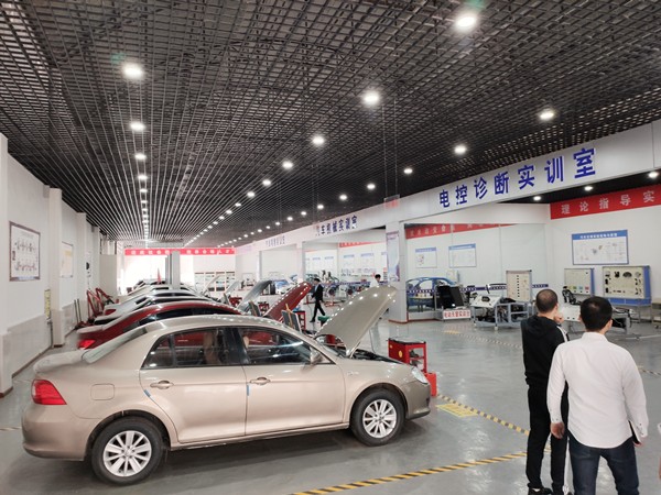 汤阴职业技术教育中心汽车实训车间.jpg