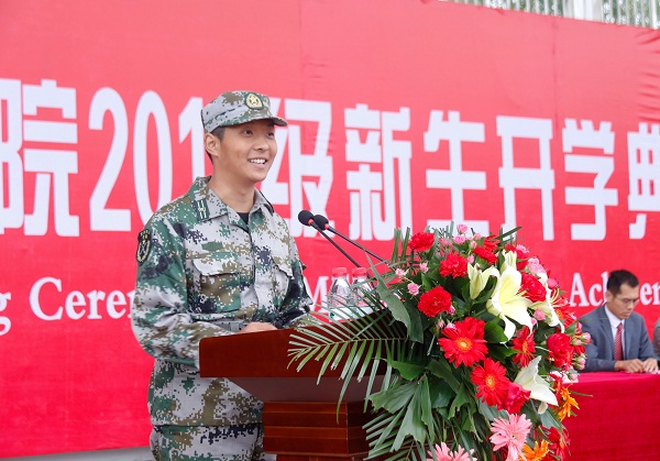 11.新生代表邱银坤发言.jpg