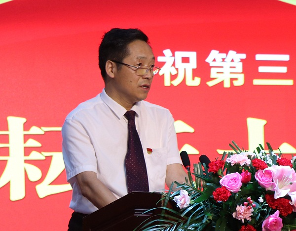 2.校长、党委书记贺海鹏作总结讲话.jpg