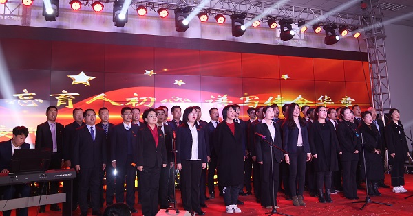 4.全体中层干部合唱《校歌》.jpg