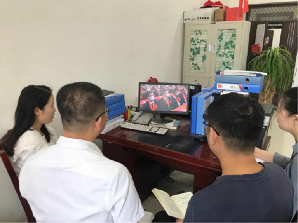 4.学生处全体人员集中观看.png