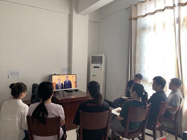 5.机关党总支第二支部全体党员集中观看.jpg