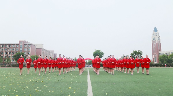 9.空乘专业列队表演 .JPG