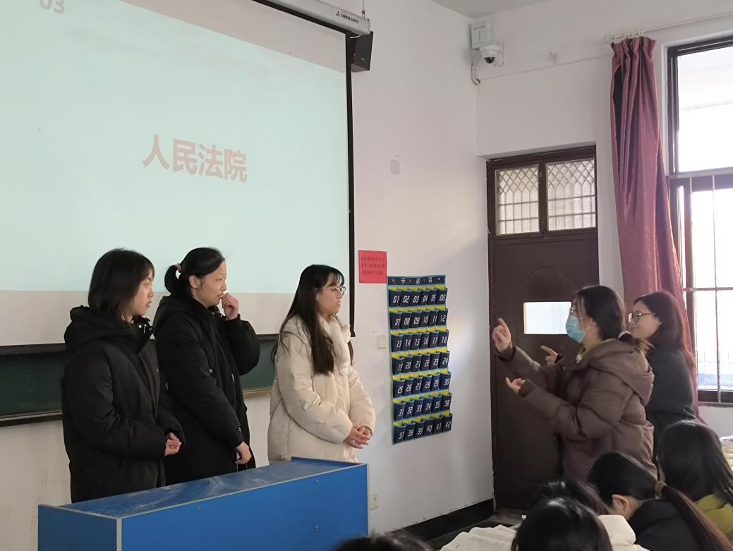 D:/马家颖大学/班会及活动照片/5.jpg5