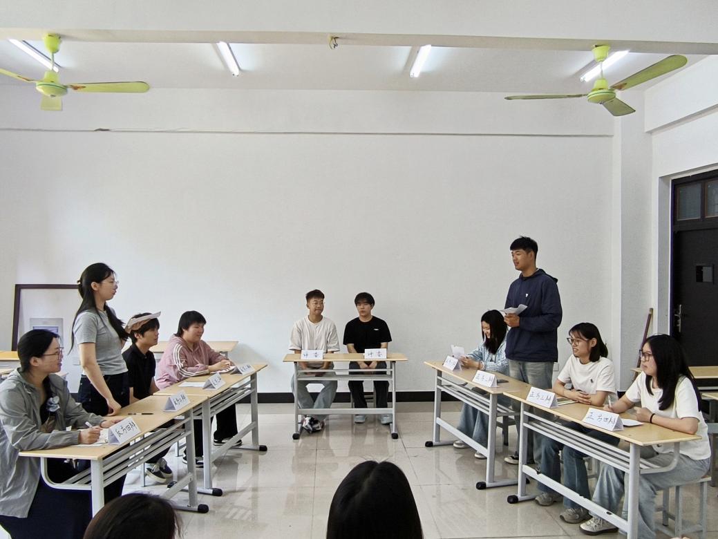 E:/MJY大学文件/汉本2304班/活动材料/月主题活动材料/权衡骑行利弊，共探校园通途/微信图片_20250528153138.jpg微信图片_20250528153138