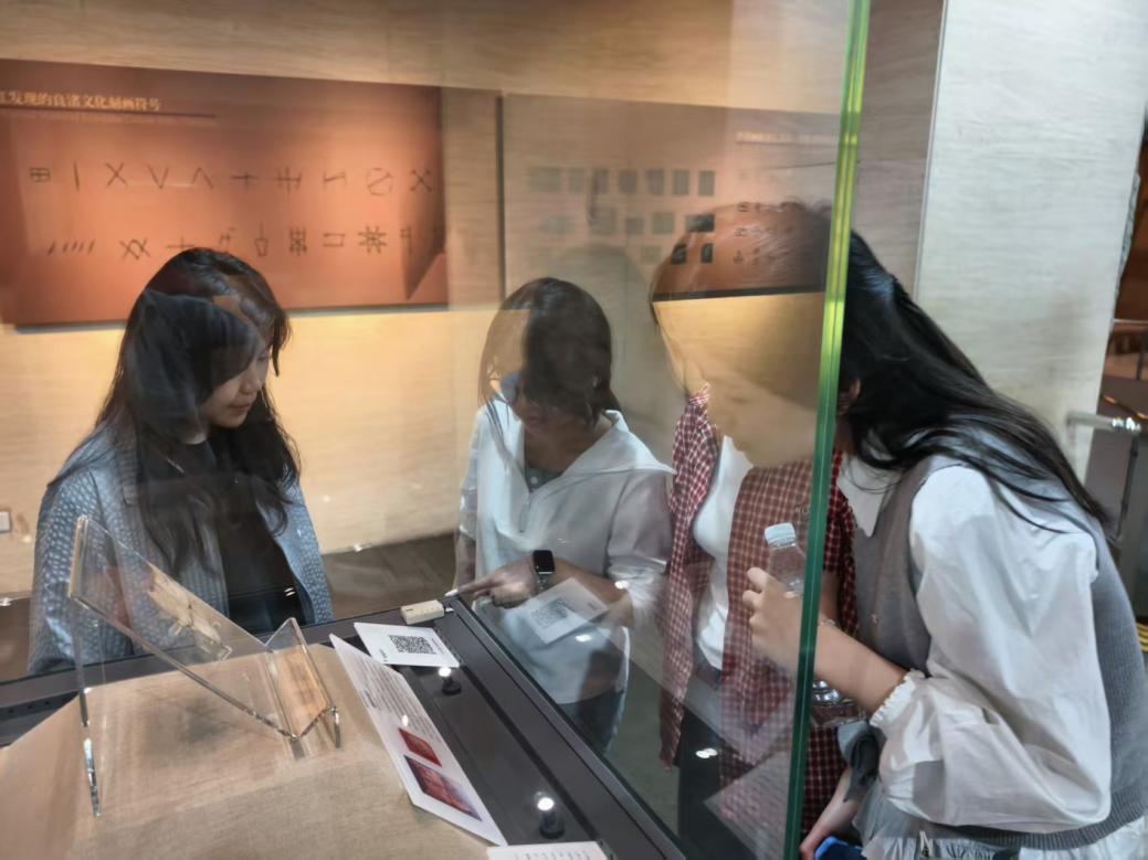 D:/OneDrive/Desktop/汉本2410班4月“探汉字源流 品文韵千秋”活动图片/活动图片一.jpg活动图片一