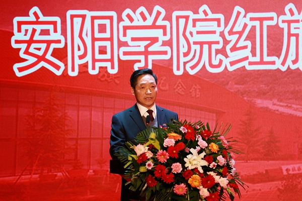 6.校长、党委书记贺海鹏致辞.jpg