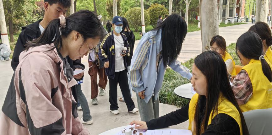 心寻春迹意绘新篇，安阳学院 “春日寻宝大作战” 活力开启