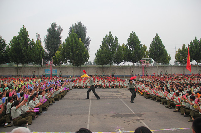 党委副书记,副校长宛霞教授,副校长张怀文同志,71336部队首长周新刚