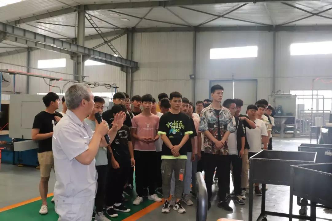 实习实训1.jpg 实习实训1.jpg